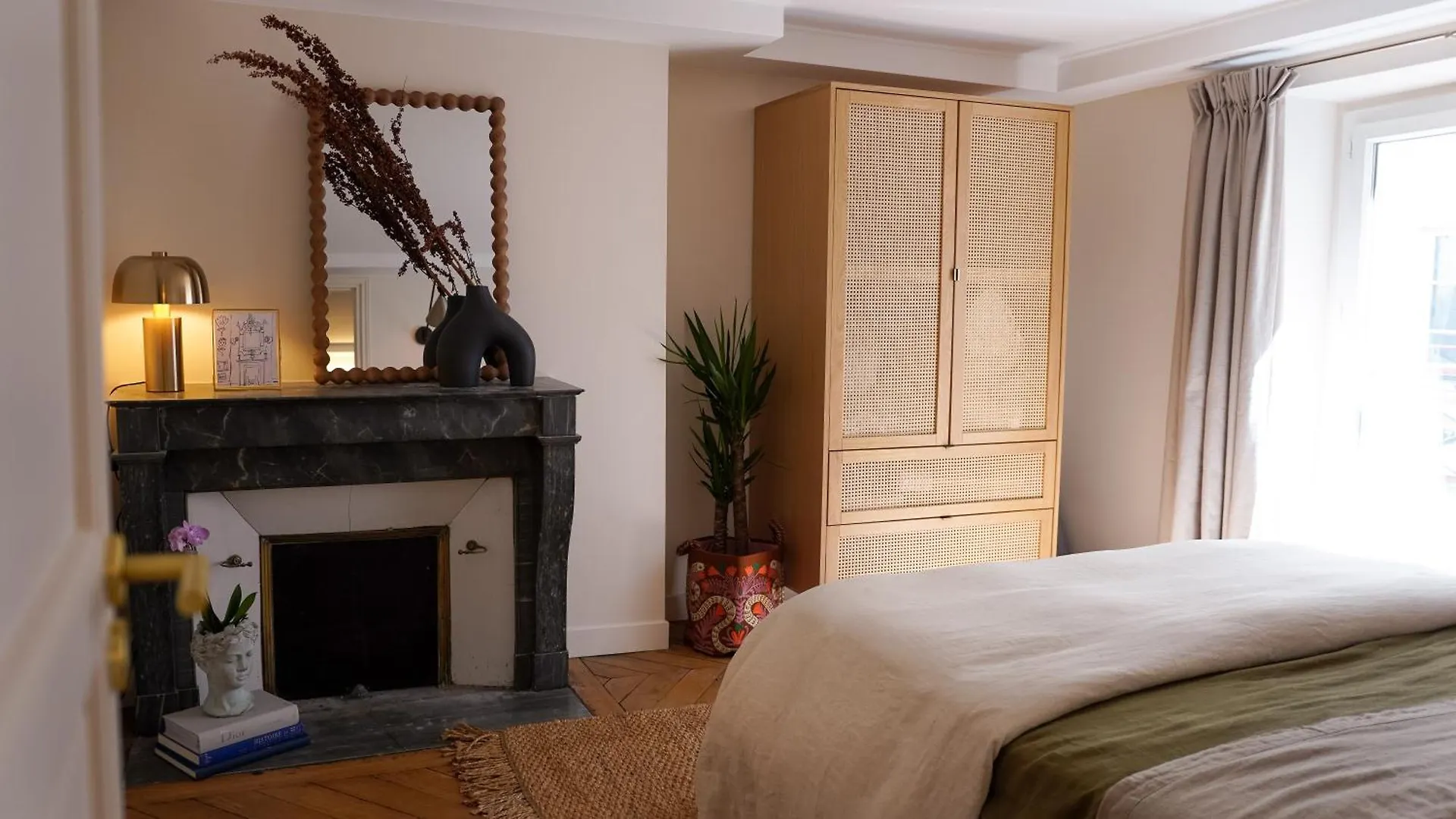 Elegance And Parisian Charm Tuileries Apartment Paris