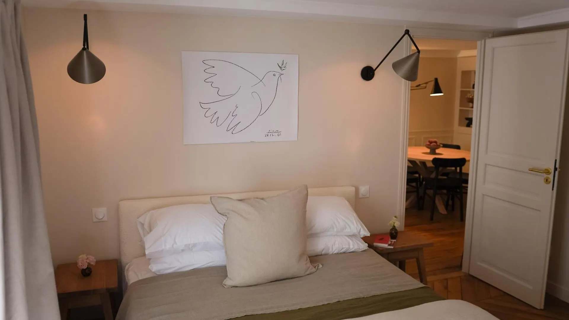 Elegance And Parisian Charm Tuileries Apartment