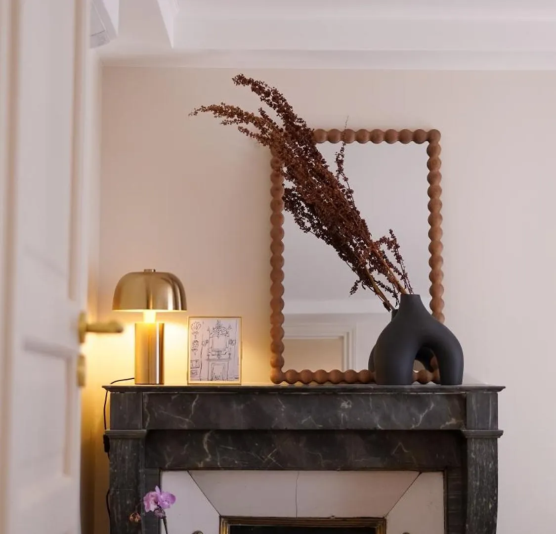 Elegance And Parisian Charm Tuileries Apartment