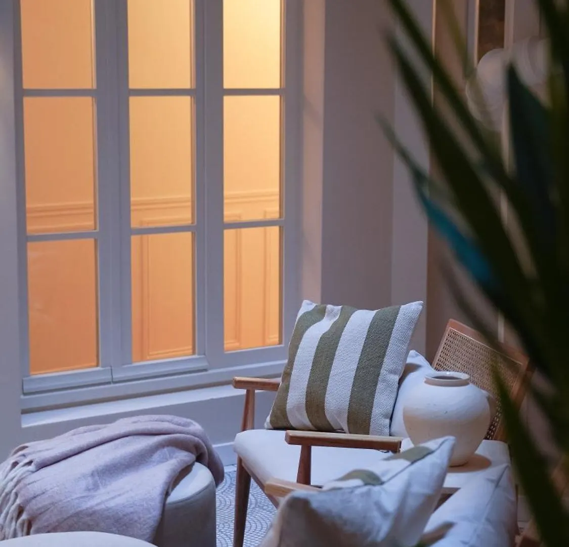 Elegance And Parisian Charm Tuileries Apartment