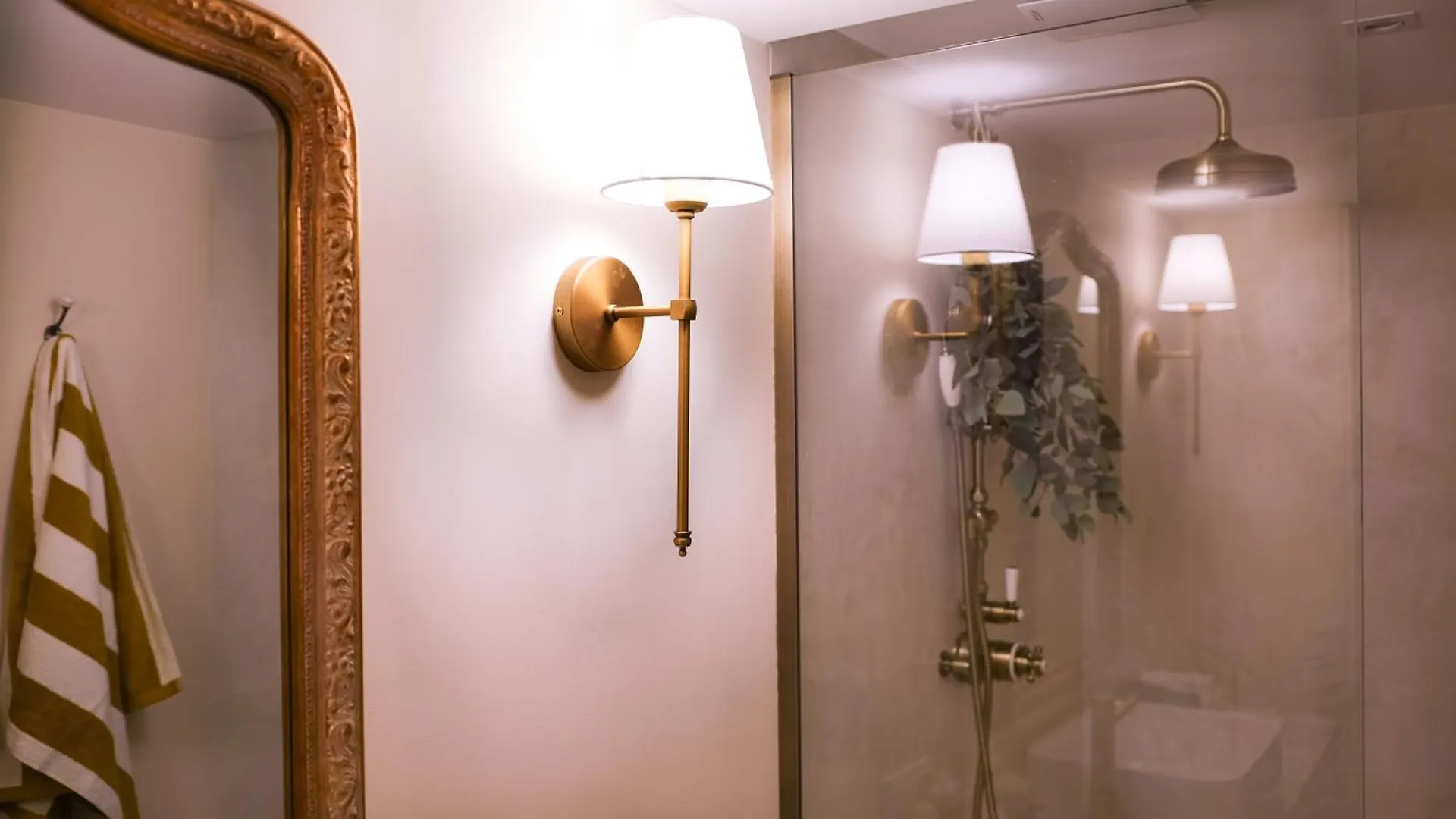 Elegance And Parisian Charm Tuileries Apartment